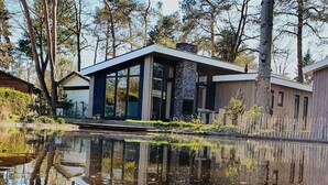 Exterior - Cozy Chalet With a Jetty Nearby De Veluwe (Hoenderloo)
