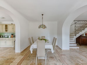 Dining - Plush Holiday Home in Tourrettes With Private Swimming Pool (Tourrettes)