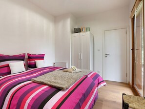 House | 2 bedrooms, individually furnished, bed sheets - Bright & Airy Forest Cabin (Enter)