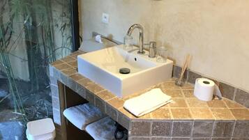 Villa | Bathroom | Shower, towels