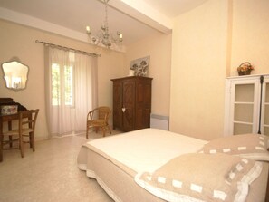 House | Room amenity - Village House in La Caunette With Pool (La Caunette)