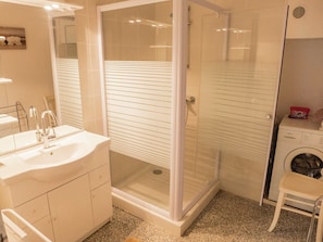 House | Bathroom - Village House in La Caunette With Pool (La Caunette)
