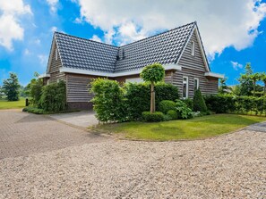 Exterior - Pretty Holiday Home in Vroomshoop With Garden (Den Ham)