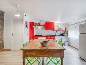 Dining - Cosy Apartment in Saint-didier With Open Kitchen (Saint-Didier)