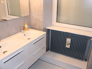 Bathroom - Lovely Holiday Home in Gunsbach With Garden and Barbecue (Griesbach-au-Val)