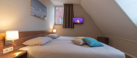 House | 4 bedrooms, individually furnished, bed sheets