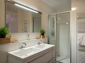 Bathroom - Apartment near Den Haag Centre (The Hague)