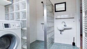 Bathroom - Simplistic Holiday Home in Kaatsheuvel near Efteling (Kaatsheuvel)