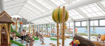 Luxury Villa With Outdoor Kitchen and Lake View