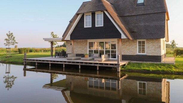 Villa | Exterior - Luxurious Wellness Villa With Sauna, Located by the Tjeukemeer (Delfstrahuizen)