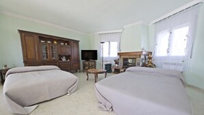 3 chambres, fer et planche à repasser, Wi-Fi gratuit, draps fournis