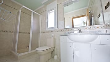 Bathtub, hair dryer, towels