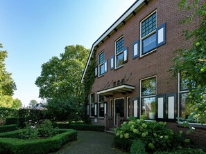 Exterior - Spacious Villa in Sint Jacobiparochie near Sea (Sint Jacobiparochie)