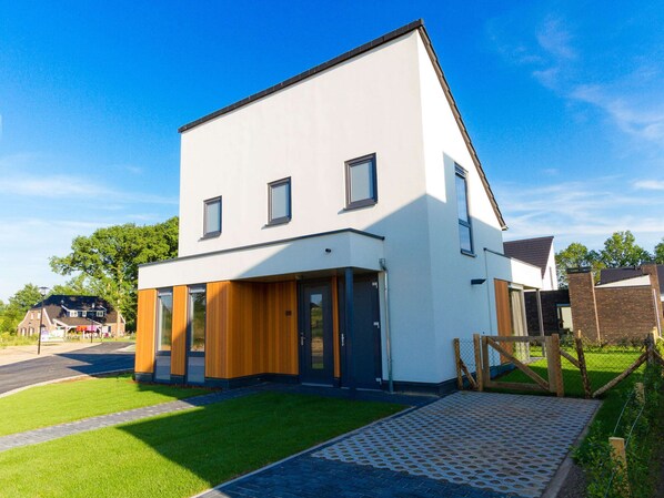 Exterior - Child-friendly Villa in Limburg (Roggel)