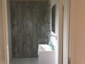 Bungalow | Bathroom | Shower