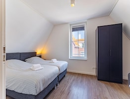 3 habitaciones, muebles diferentes y ropa de cama 