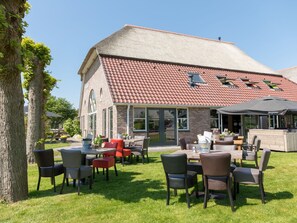 House | Dining - Luxury Villa With Shared Pool (Paasloo)
