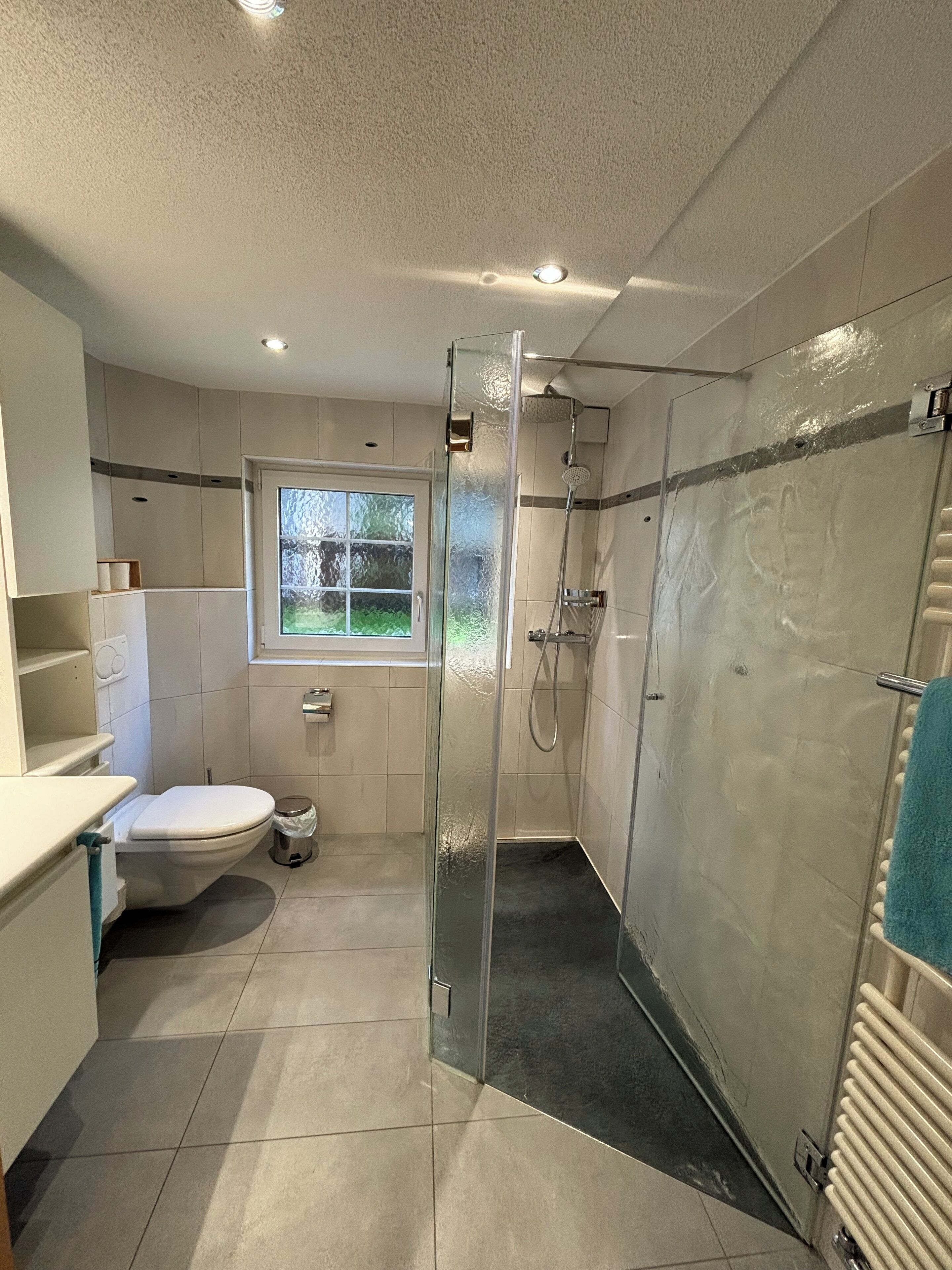 Appartement, 2 chambres, rez-de-chaussée | Salle de bain | Sèche-cheveux, serviettes fournies