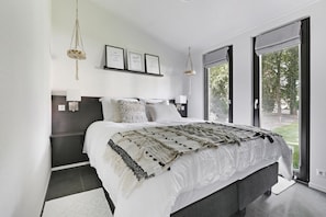3 habitaciones, muebles diferentes y ropa de cama