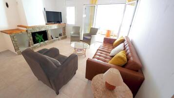 Televisie en een open haard