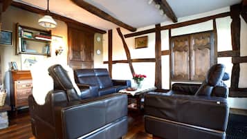 Cottage | Living area | Fireplace