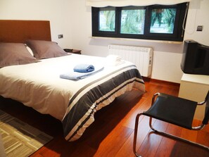 3 habitaciones, tabla de planchar con plancha, cuna de viaje y wifi