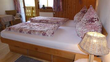 Apartment | 2 bedrooms, individually furnished, bed sheets