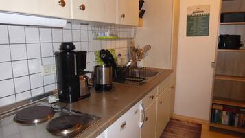 Apartment | Private kitchen | Stovetop, high chair