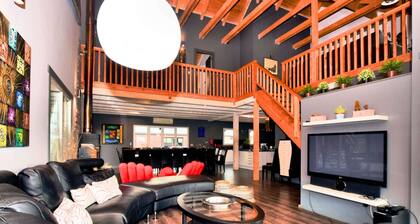 Villa With Heated Outdoor Pool and Sauna