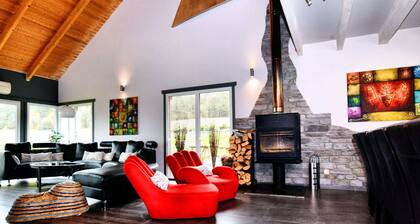 Villa With Heated Outdoor Pool and Sauna