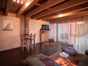House | Dining