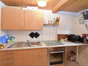 House | Private kitchen | Stovetop, high chair