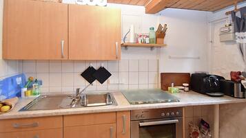 House | Private kitchen | Stovetop, high chair