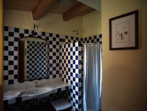 Bathroom - Delightful Villa in Paciano (Paciano)