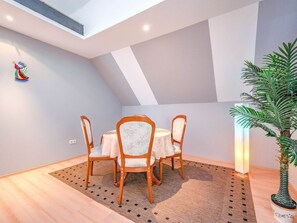 House | Tempat makan