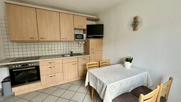 Apartemen | Dapur pribadi | Microwave, mesin pencuci piring, dan mesin pembuat kopi/teh