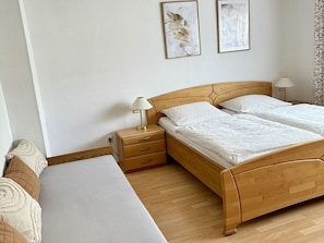 Apartment | 2 bedrooms, individually furnished, bed sheets - Unterkunft mit Zwei Baeder in Lirstal (Lirstal)