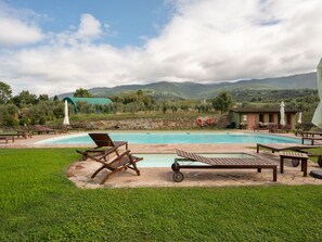 Outdoor pool - Belvilla by OYO Ancient Village With Swimming Pool (Reggello)