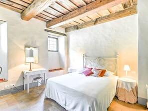 House | 2 bedrooms, individually furnished, bed sheets