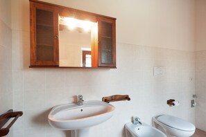 Apartment | Bathroom - Belvilla by OYO Borgata Porpora Due (Modigliana)