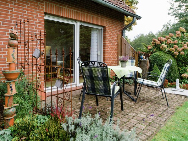 House | Balcony - Modern Holiday Home in Beckedorf With Terrace (Südheide)