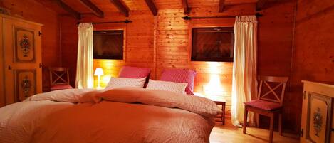 House | 1 bedroom, individually furnished, bed sheets