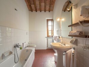 Bathroom - A Beautiful Tuscan Farmhouse and a Large Swimming Pool and Relaxing (Terricciola)