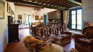 Living area - Belvilla by OYO La Provincia (Montecatini Val di Cecina)