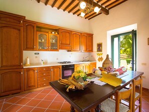 Cottage | Private kitchen - Belvilla by OYO La Provincia (Montecatini Val di Cecina)