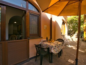 House | Dining - Mansion in Sorrento Near Marina Grande (Sorrento)