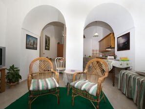 House | Dining - Mansion in Sorrento Near Marina Grande (Sorrento)