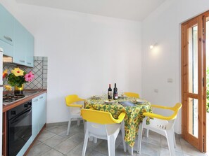 House | Dining - Holiday Home in San Nicolò di Ricadi With Pool & Tennis Court (Ricadi)