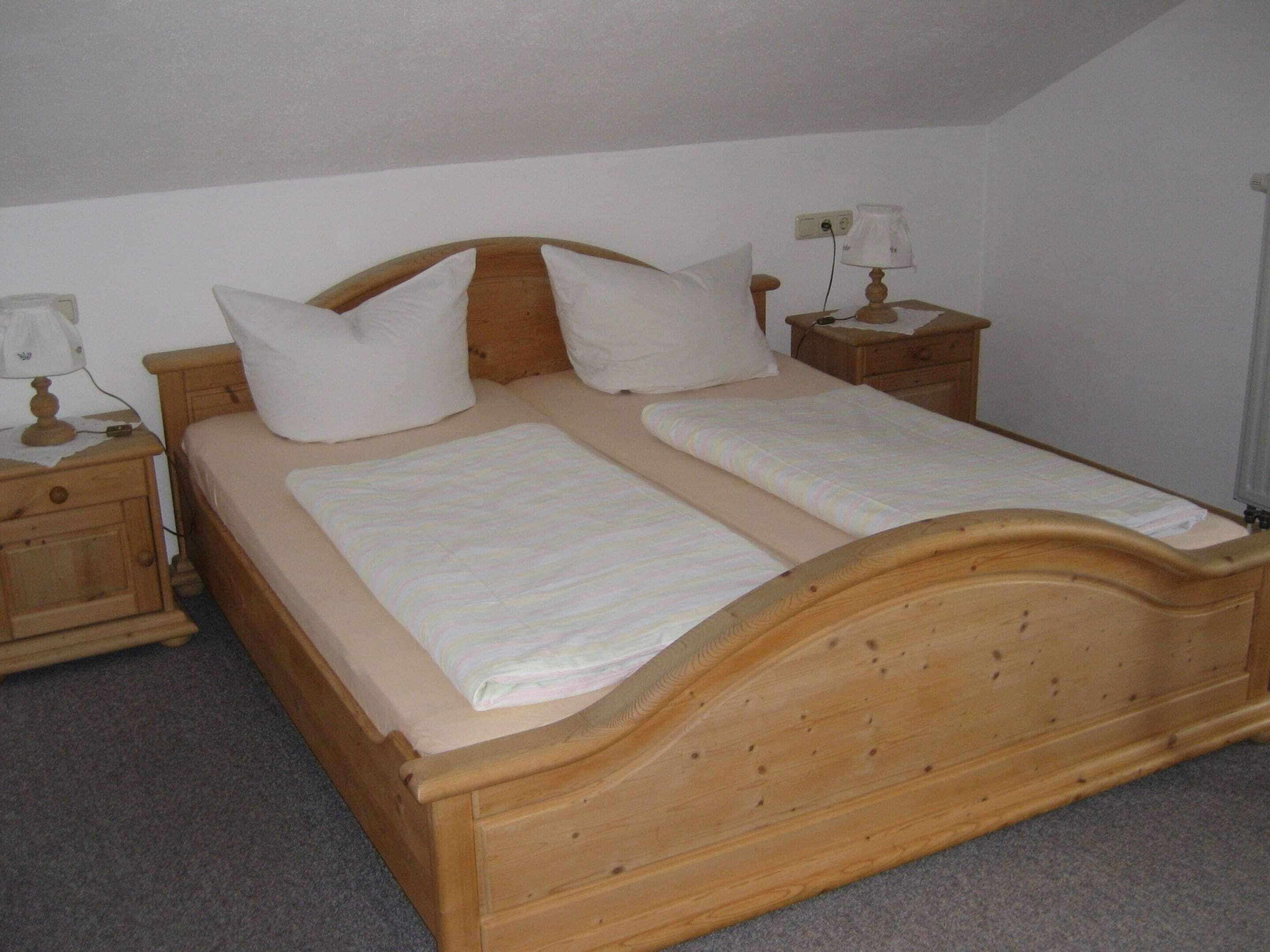 2 habitaciones, muebles diferentes y ropa de cama 