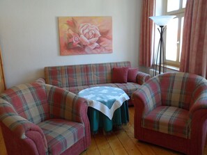 Apartment | Living room - Apartment in Gernrode in the Harz With Amazing View of the Town (Quedlinburg)